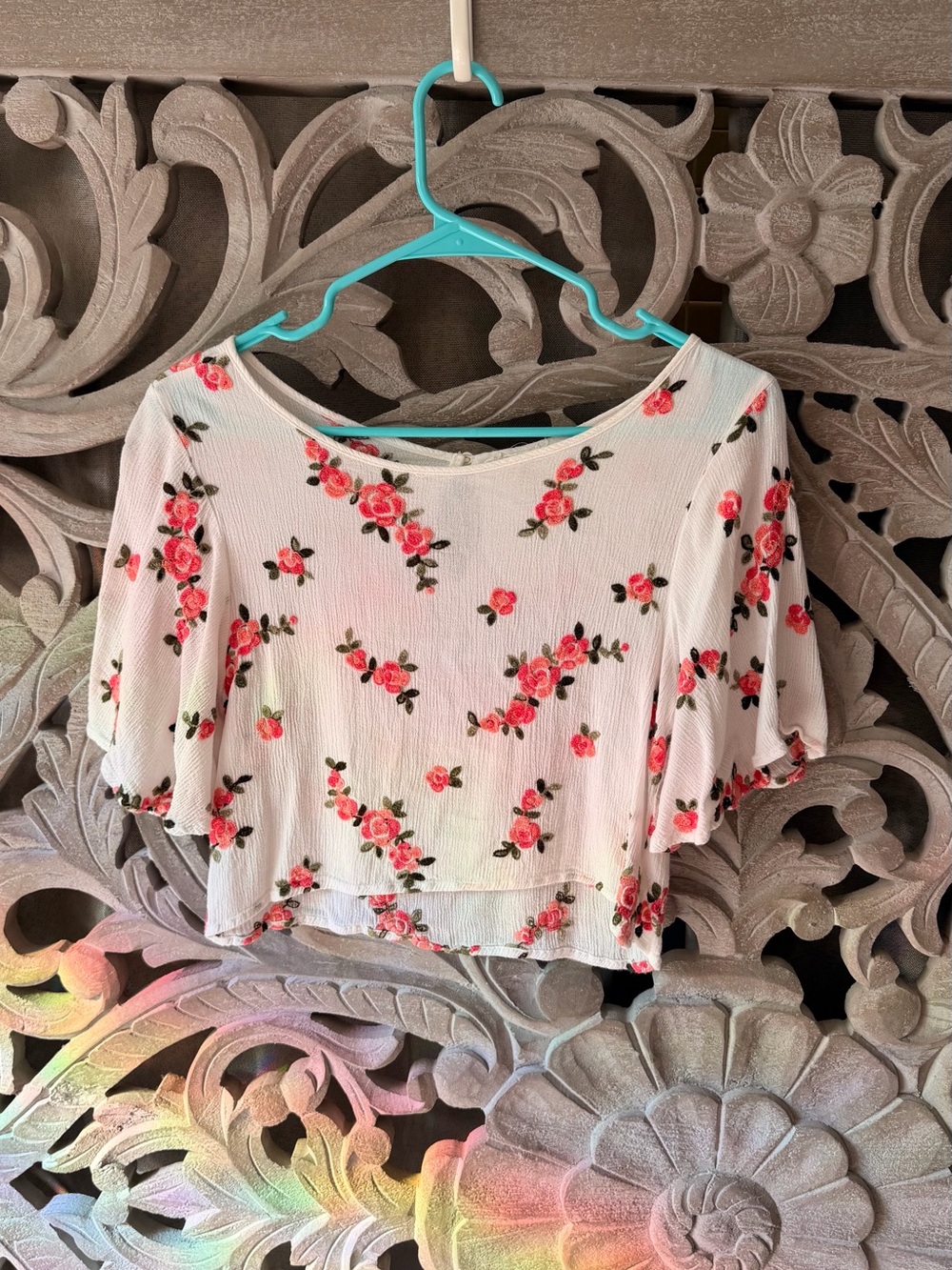 Women’s White Embroidered Floral Flutter Sleeve Crop Top
